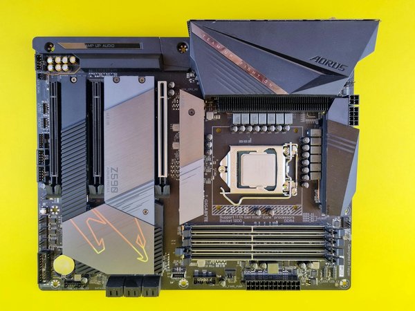 How can AI be used to optimize traffic flow in urban transportation systems?